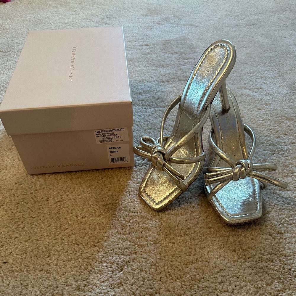 Loeffler Randall Margi Champagne Bow Heel
Size 9 - Picture 4 of 14